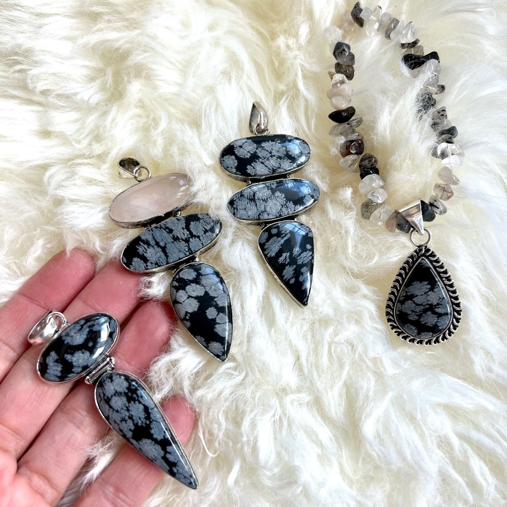 925 Clarity Triple Snowflake Obsidian Pendant Necklace - Picture 6 of 6